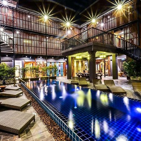 Lap Roi Karon Beachfront By Shanaya ภายนอก รูปภาพ