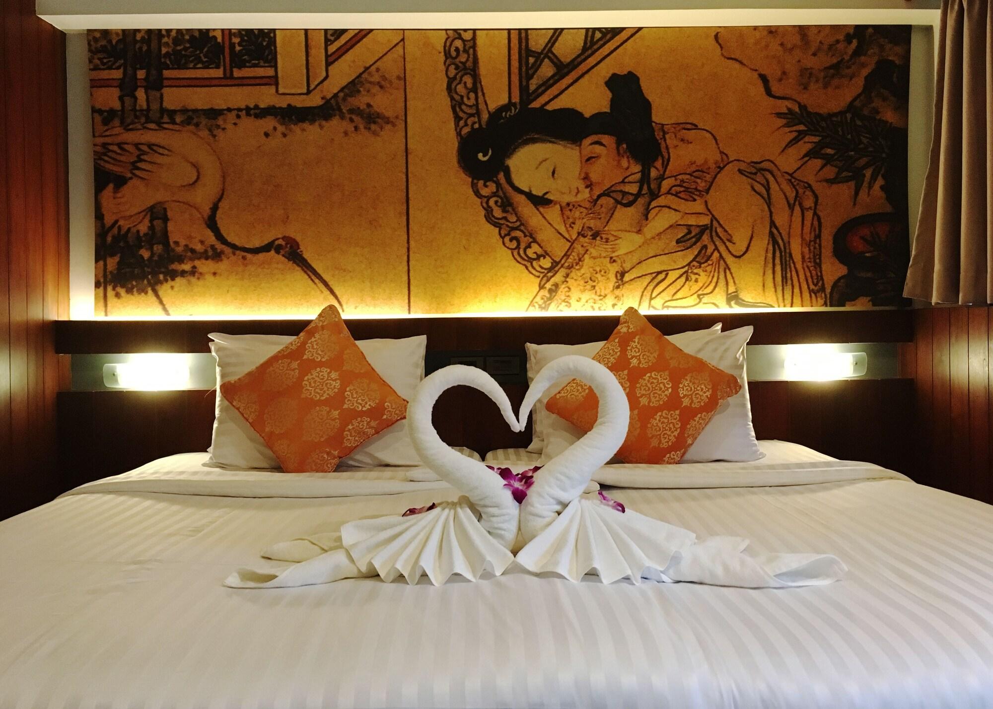 Lap Roi Karon Beachfront By Shanaya ภายนอก รูปภาพ