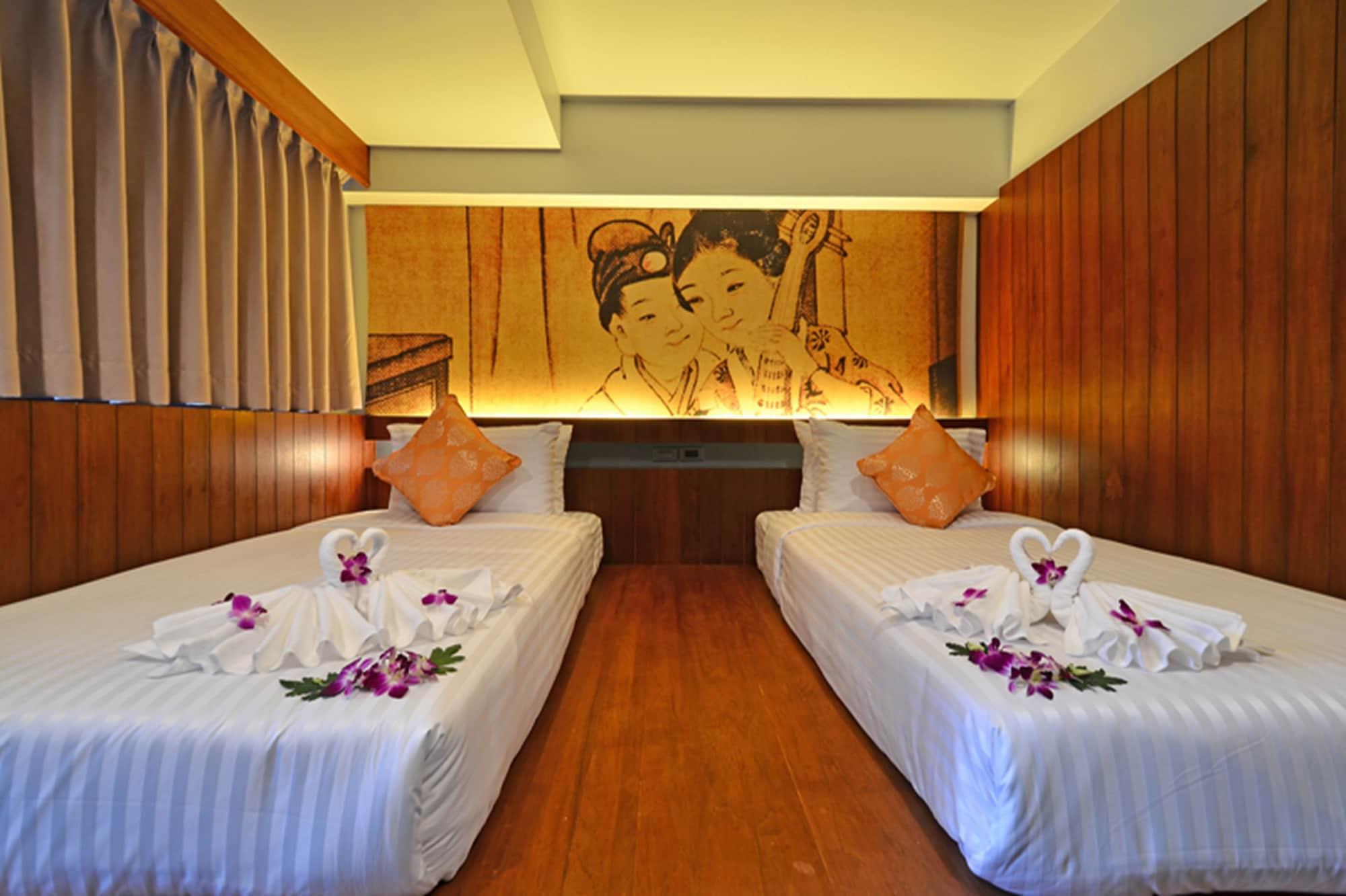 Lap Roi Karon Beachfront By Shanaya ภายนอก รูปภาพ