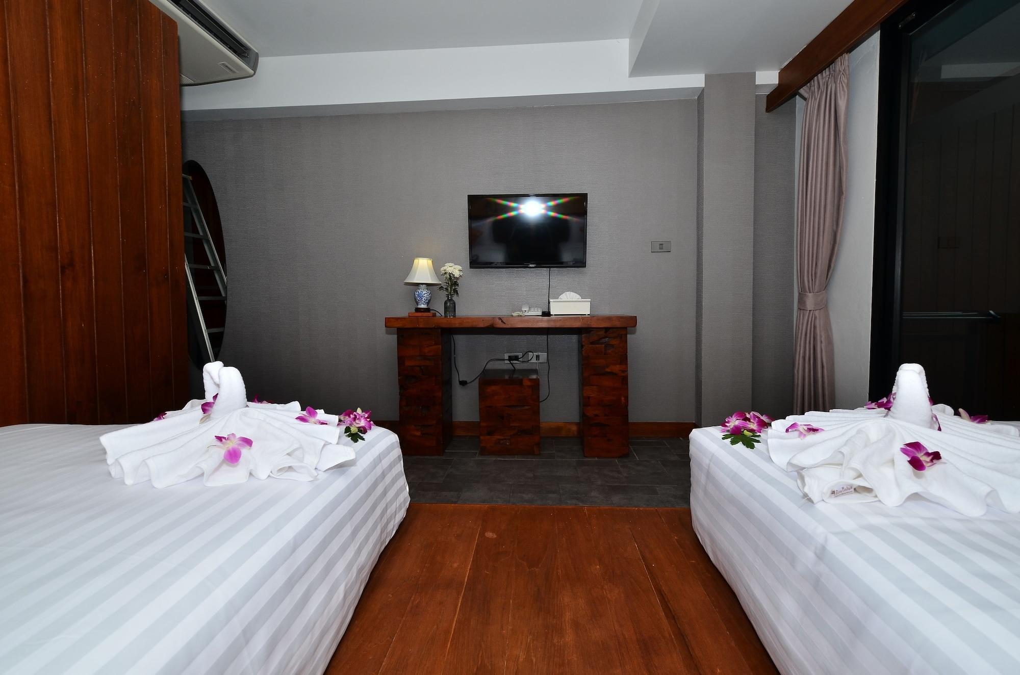 Lap Roi Karon Beachfront By Shanaya ภายนอก รูปภาพ