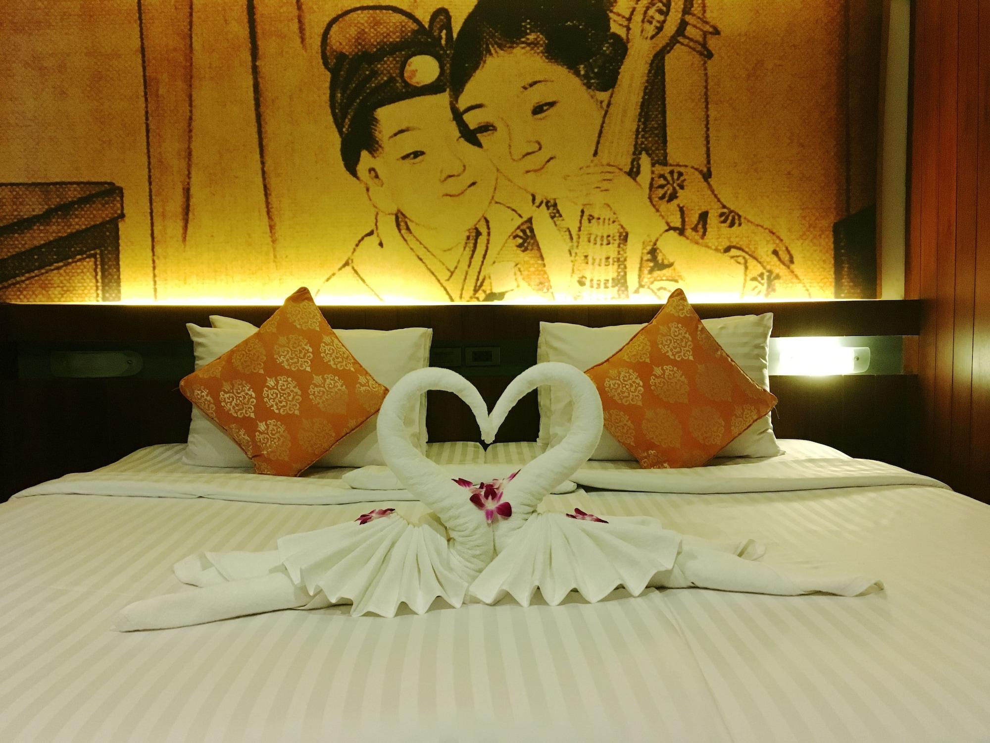 Lap Roi Karon Beachfront By Shanaya ภายนอก รูปภาพ