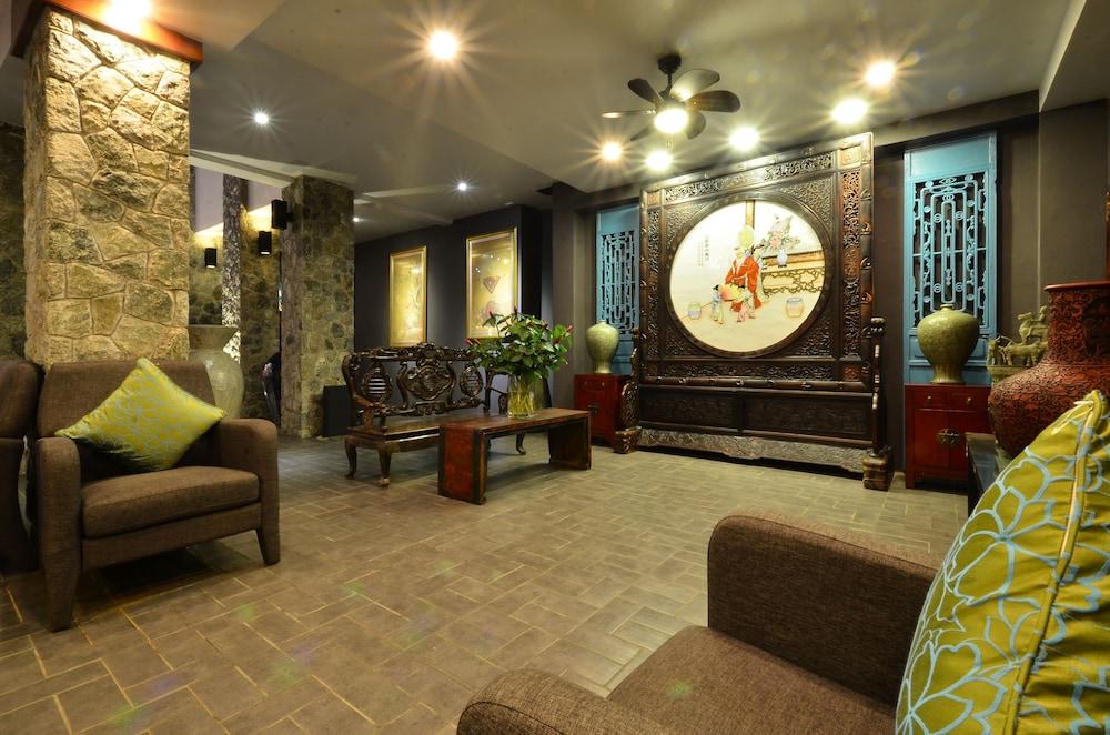 Lap Roi Karon Beachfront By Shanaya ภายนอก รูปภาพ