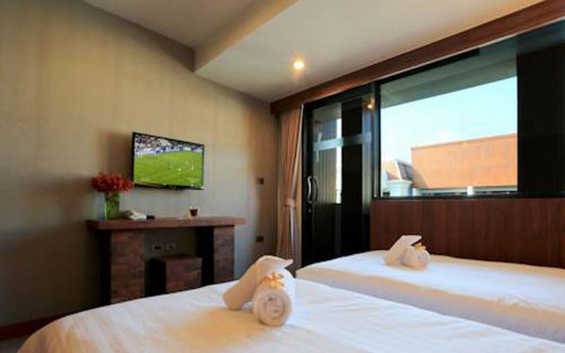 Lap Roi Karon Beachfront By Shanaya ภายนอก รูปภาพ
