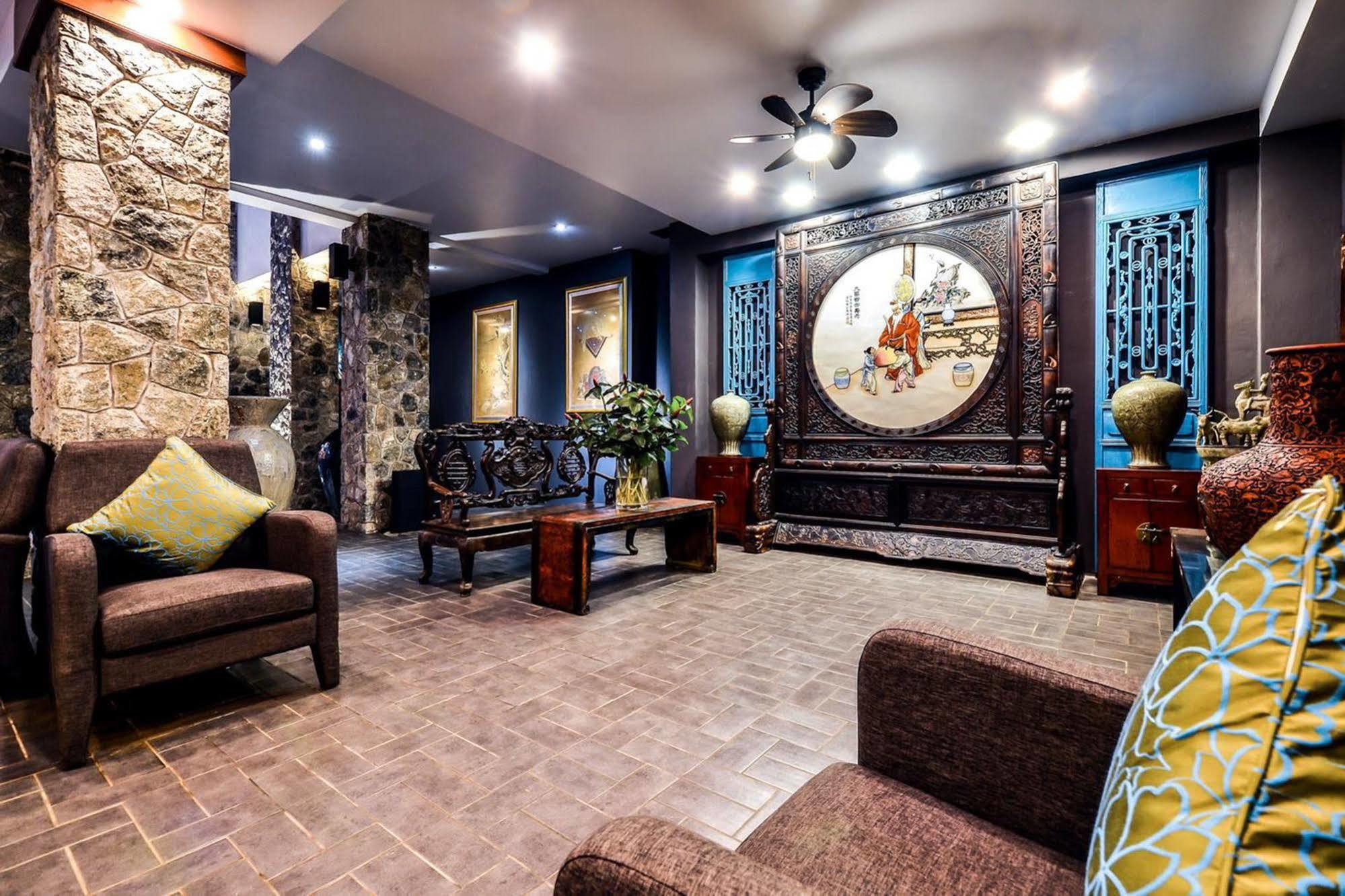 Lap Roi Karon Beachfront By Shanaya ภายนอก รูปภาพ