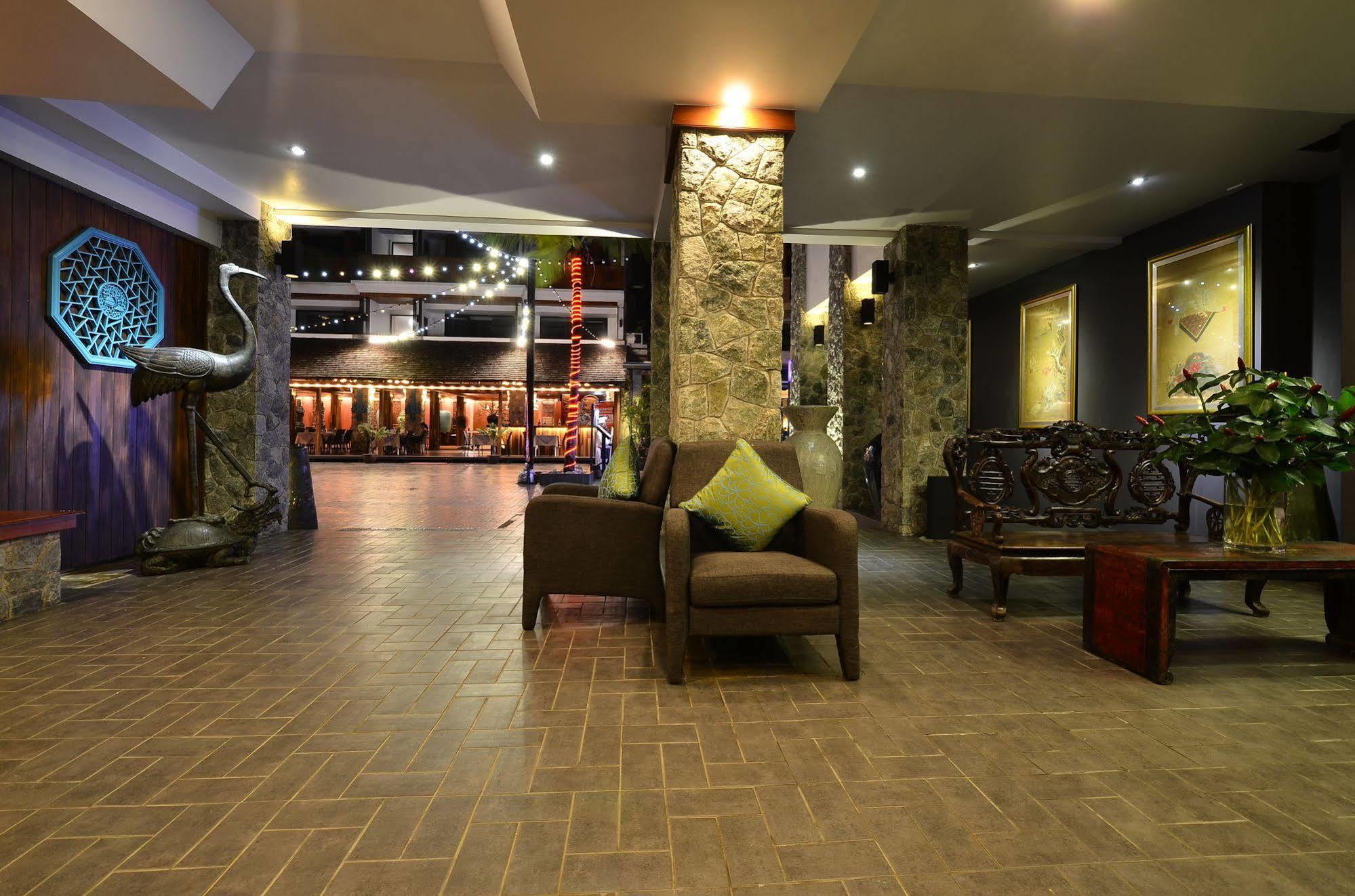 Lap Roi Karon Beachfront By Shanaya ภายนอก รูปภาพ