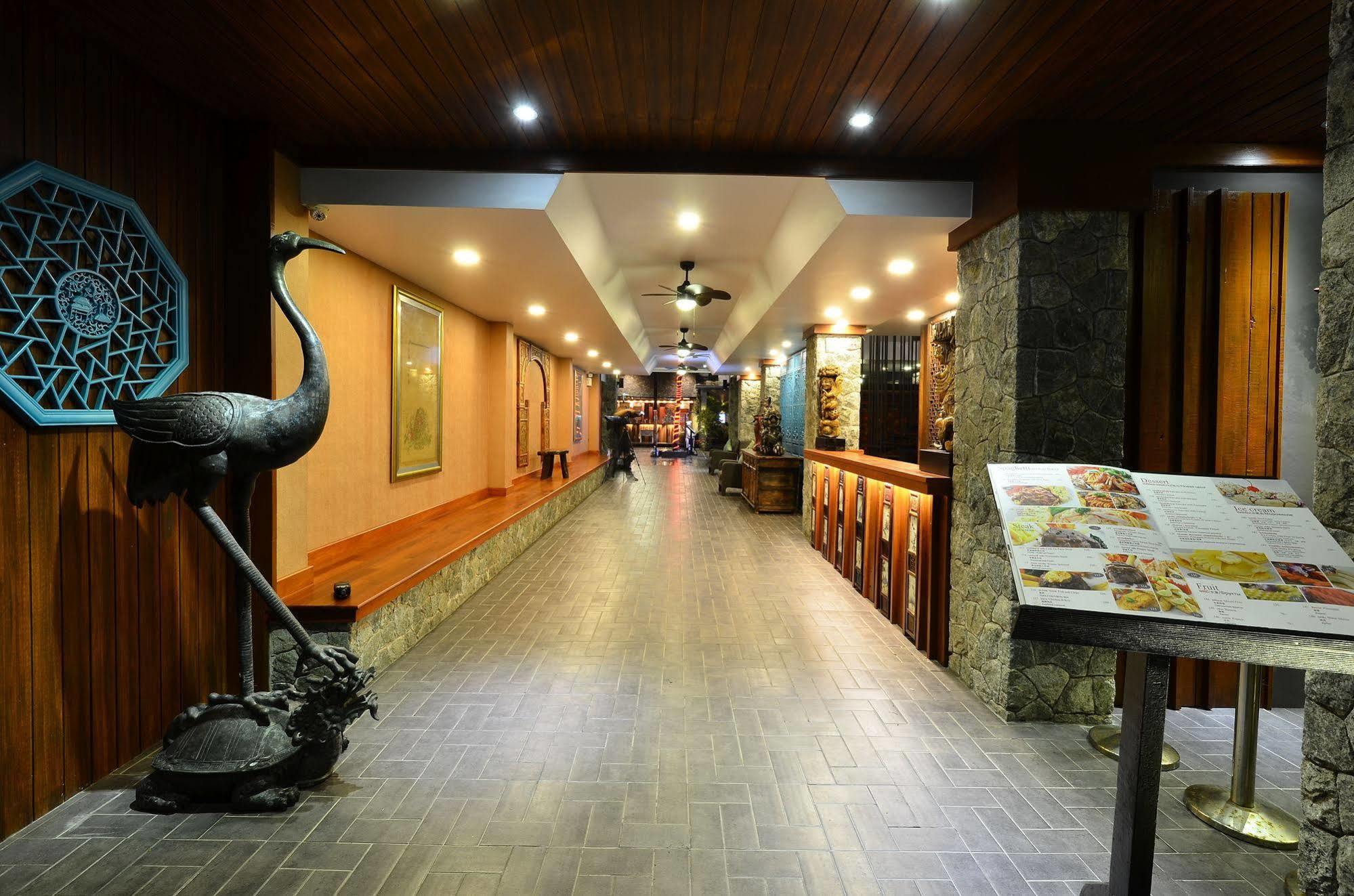 Lap Roi Karon Beachfront By Shanaya ภายนอก รูปภาพ