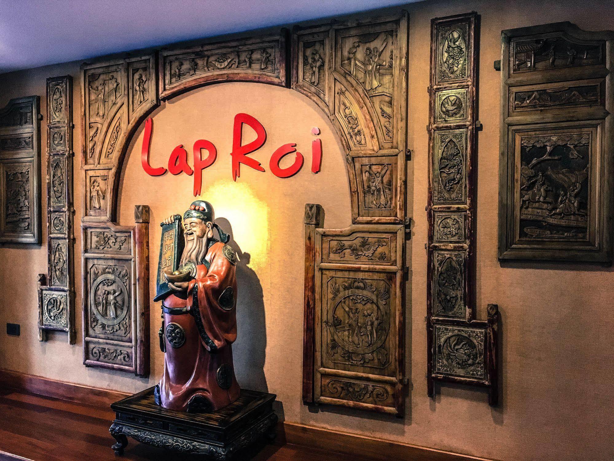 Lap Roi Karon Beachfront By Shanaya ภายนอก รูปภาพ