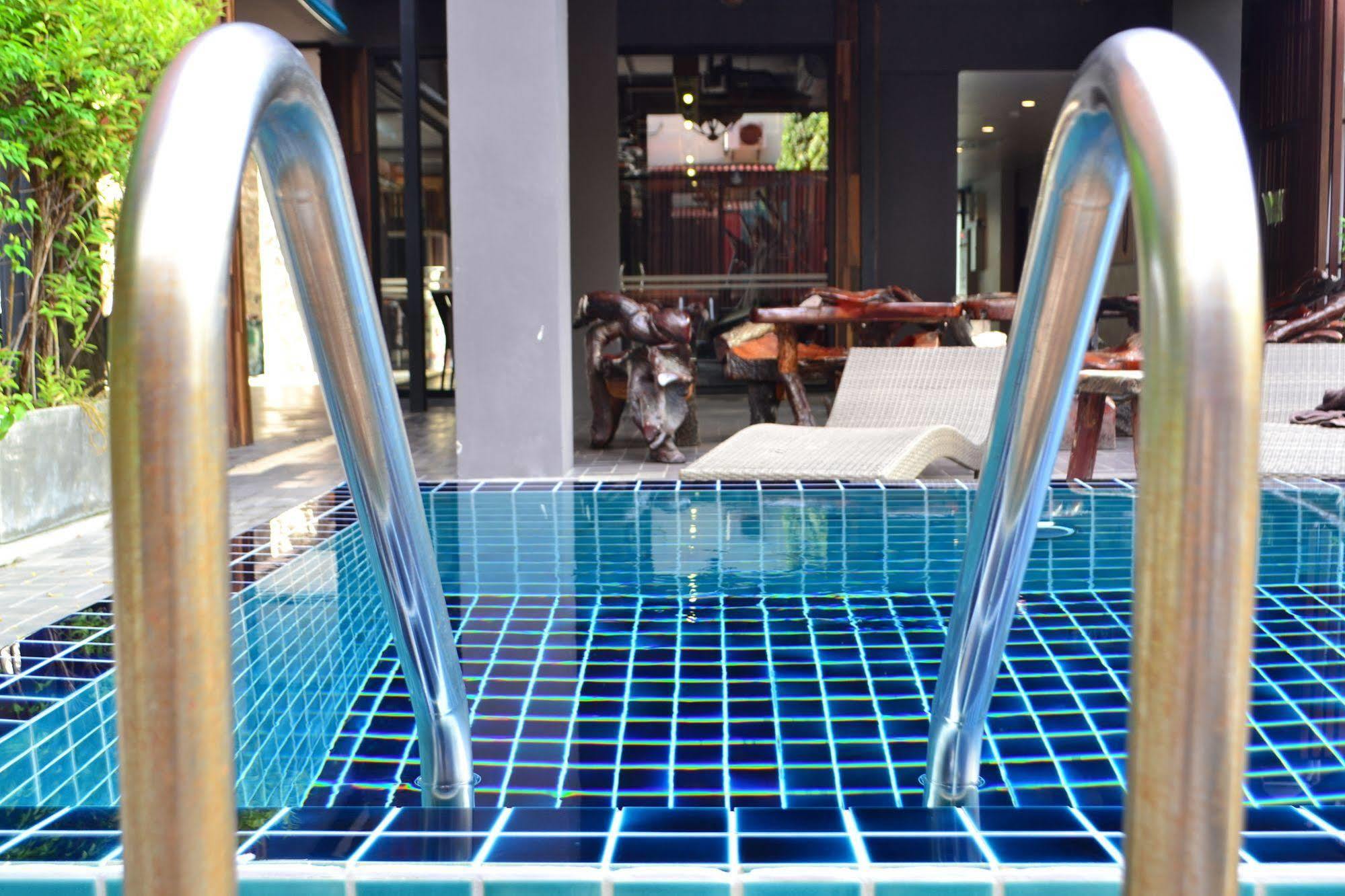 Lap Roi Karon Beachfront By Shanaya ภายนอก รูปภาพ