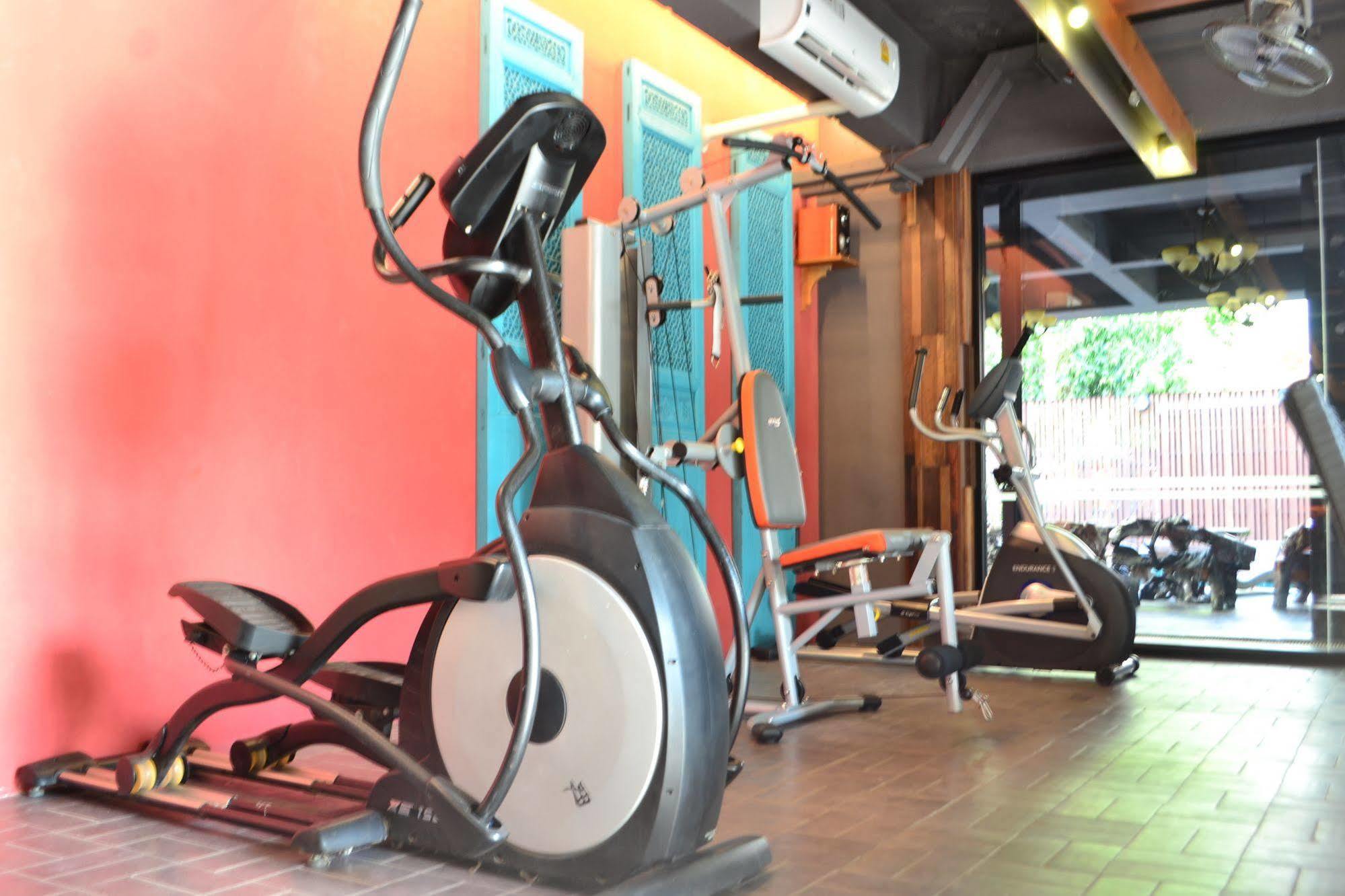 Lap Roi Karon Beachfront By Shanaya ภายนอก รูปภาพ